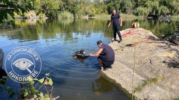 На Днепропетровщине водолазы достали тело мужчины, который утонул скрываясь от ТЦК