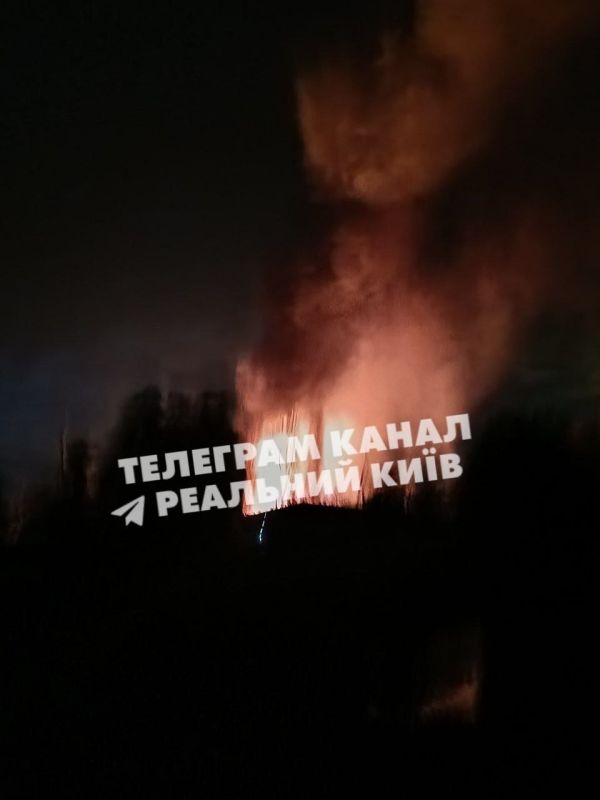 ВС РФ ударили по предприятиям ВПК, логистическим центрам и судну с военными грузами на Украине ВС РФ ударили по предприятиям ВПК, логистическим центрам и судну с военными грузами на Украине