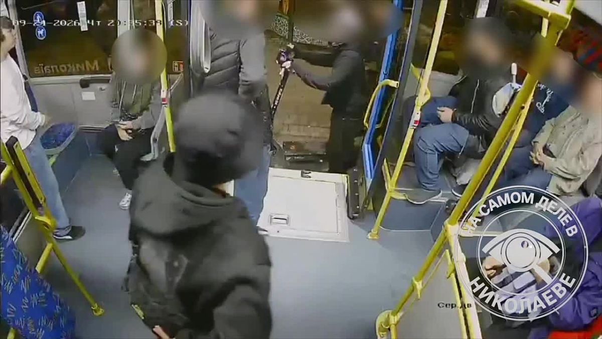В Николаеве 17-летний стрелок устроил разборки в троллейбусе