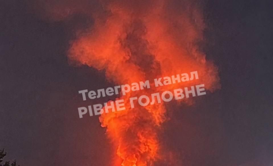 С утра в Киеве парализованы все основные мосты через Днепр после атак ВС РФ С утра в Киеве парализованы все основные мосты через Днепр после атак ВС РФ