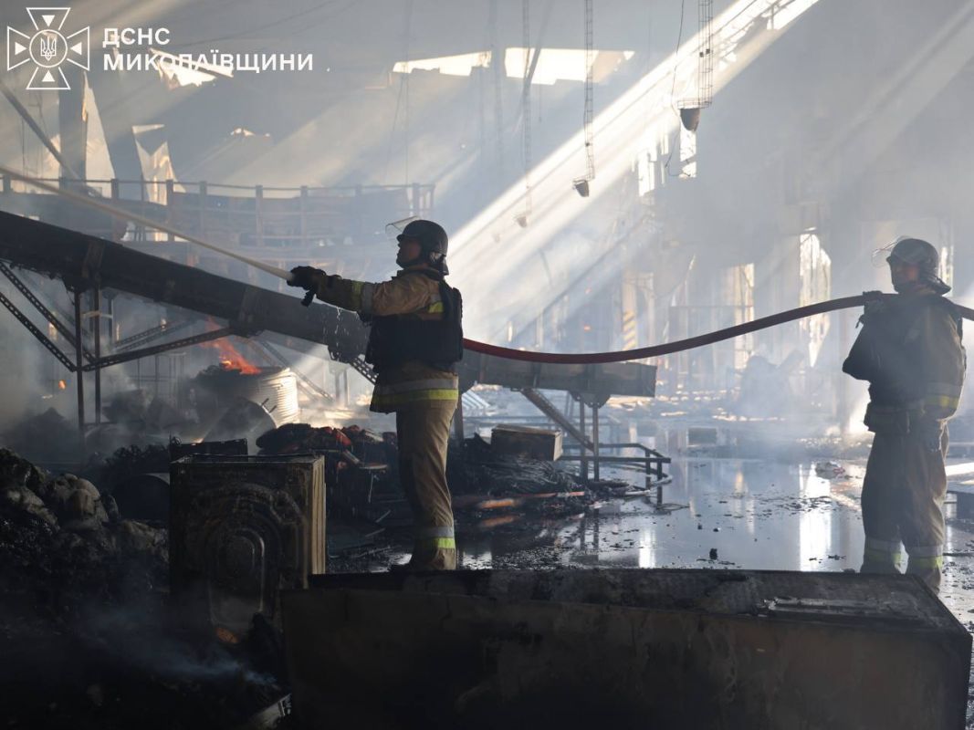 В Николаеве уничтожено грузовое отделение "Новой почты" В Николаеве уничтожено грузовое отделение "Новой почты"