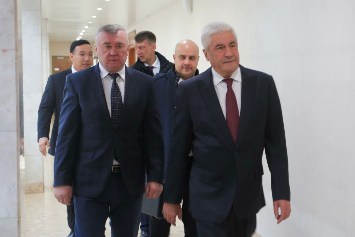 Ирина Волк: Министр внутренних дел Российской Федерации генерал полиции Российской Федерации Владимир Колокольцев прибыл в г. Якутск и встретился с Главой Республики Саха (Якутия) Айсеном Николаевым Ирина Волк: Министр внутренних дел Российской Федерации генерал полиции Российской Федерации Владимир Колокольцев прибыл в г. Якутск и встретился с Главой Республики Саха (Якутия) Айсеном Николаевым